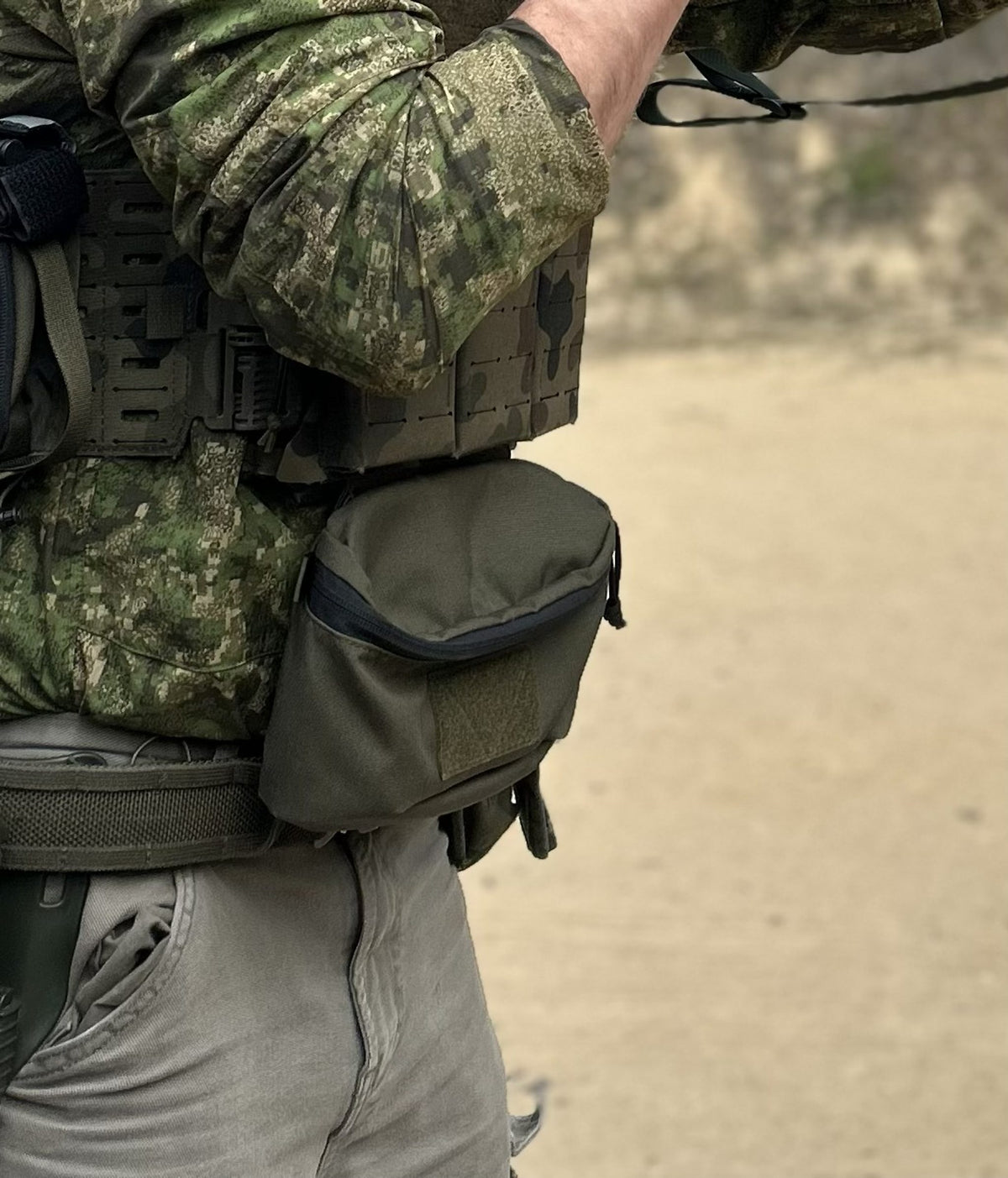 Dangler Pouch — Uniwersalna kieszeń pod plate carrier